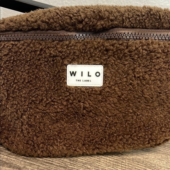 Wilo The Brand Espresso Sherpa Crossbody Bag 🤎🤍 - Picture 6 of 10